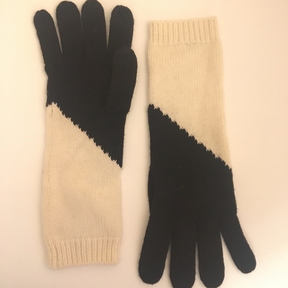 Ugg Fine Gauge Colorblock Knit Smart Gloves - Picture 4 of 5